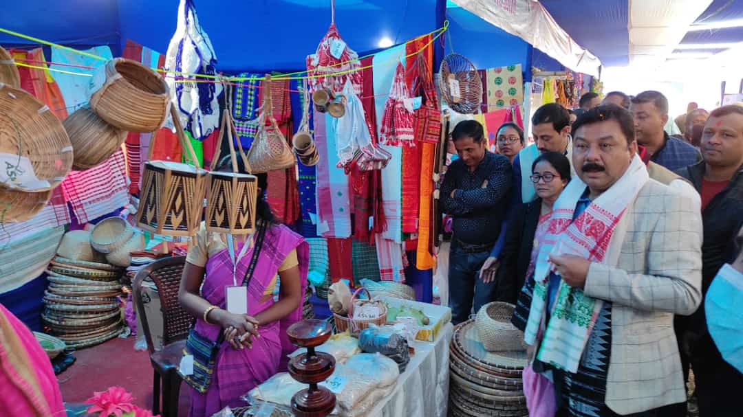 sidbiofficial's tweet photo. #SIDBI supported "Swavalamban ASOMI SARAS Mela 2022" at Tezpur in which total 106 stalls by artisans/SHGs across Assam &amp; other states of India shall take part. The Mela was inaugurated on January 03, 2022 and shall continue till January 11,2022. https://t.co/gIJ1nVTwbP