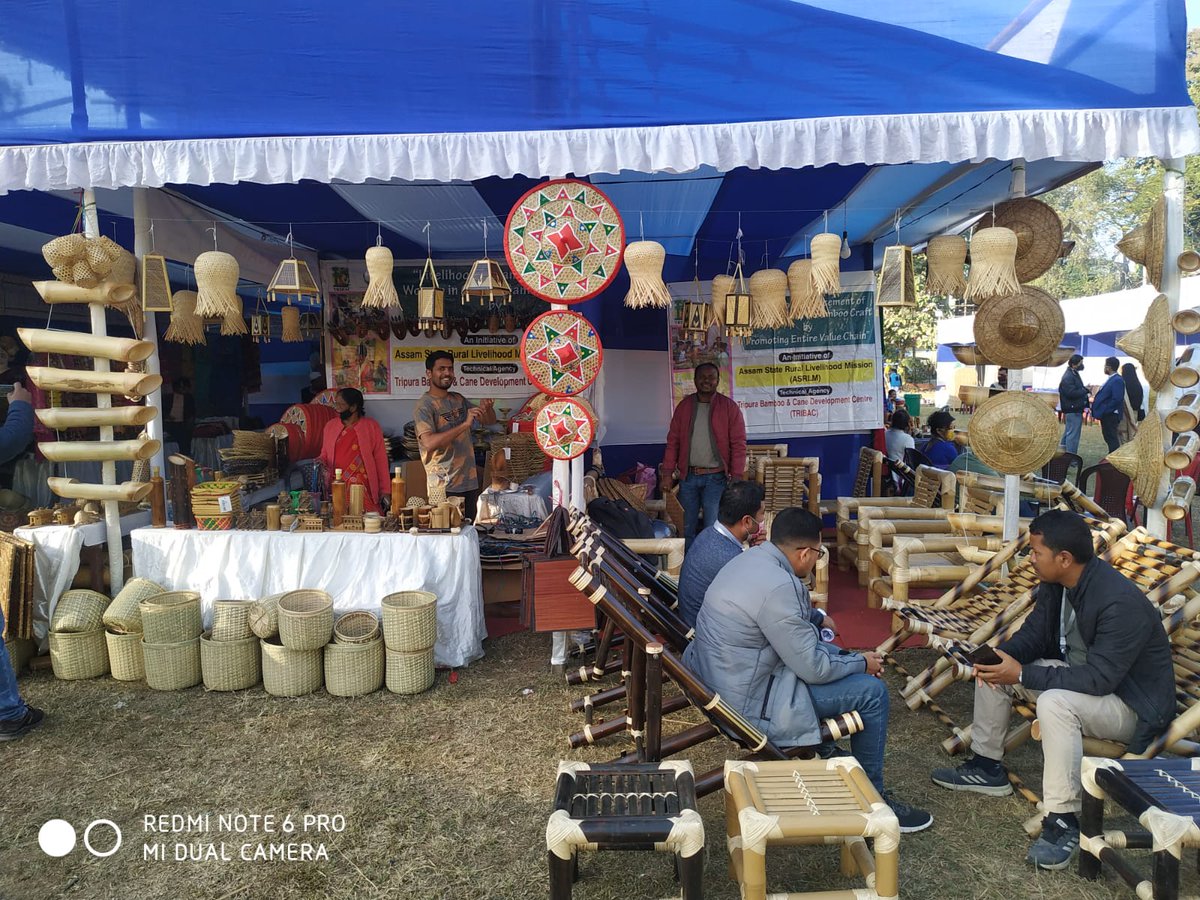 sidbiofficial's tweet photo. #SIDBI supported "Swavalamban ASOMI SARAS Mela 2022" at Tezpur in which total 106 stalls by artisans/SHGs across Assam &amp; other states of India shall take part. The Mela was inaugurated on January 03, 2022 and shall continue till January 11,2022. https://t.co/gIJ1nVTwbP