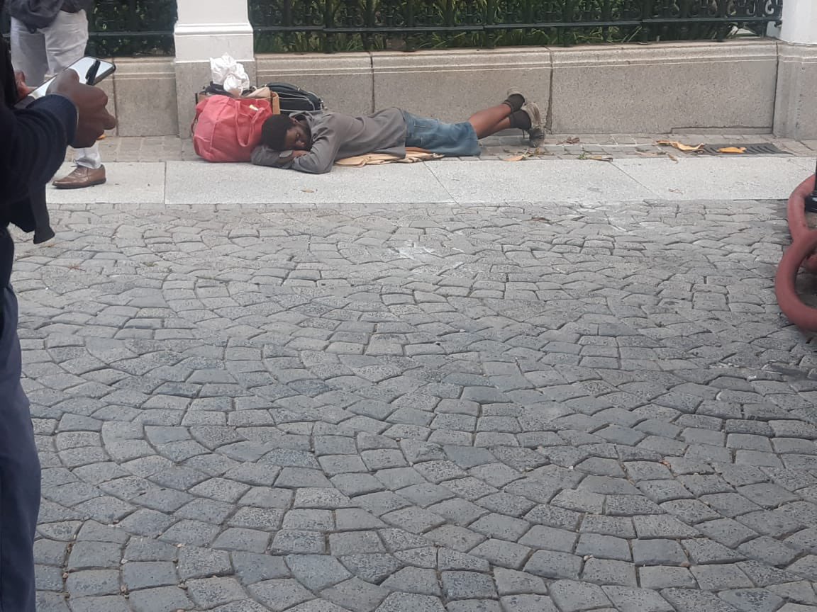 MthiyaSipho's tweet photo. @LandNoli Just imagine you’re taking a nap on Cape Town street pavements because you’re homeless and then B 💥💥M , you’re suspected terrorist 😂😂😂 https://t.co/oVKQt1SGou