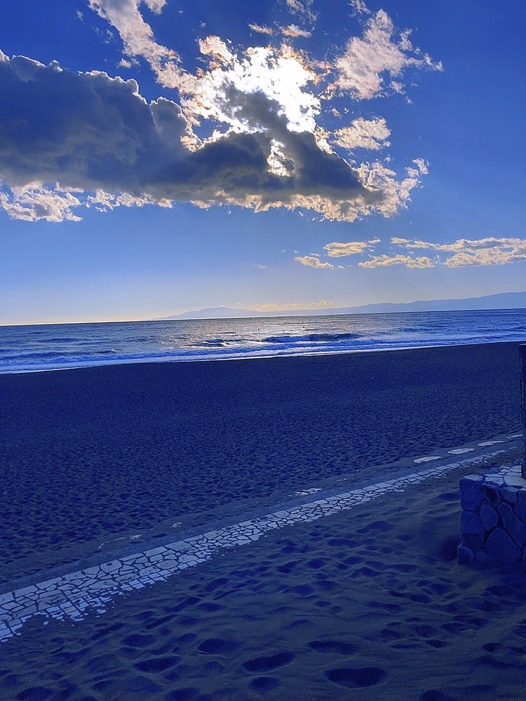 flashlpoint's tweet image. 初乗り、茅ヶ崎漁港横にお邪魔しました🌊
風がオンからオフに変わり始め、富士山くっきり👓波は割れづらい腰前後set胸 ほぼ貸し切りで楽しめました♪
今年も健康で1年サーフィンできますように🙏