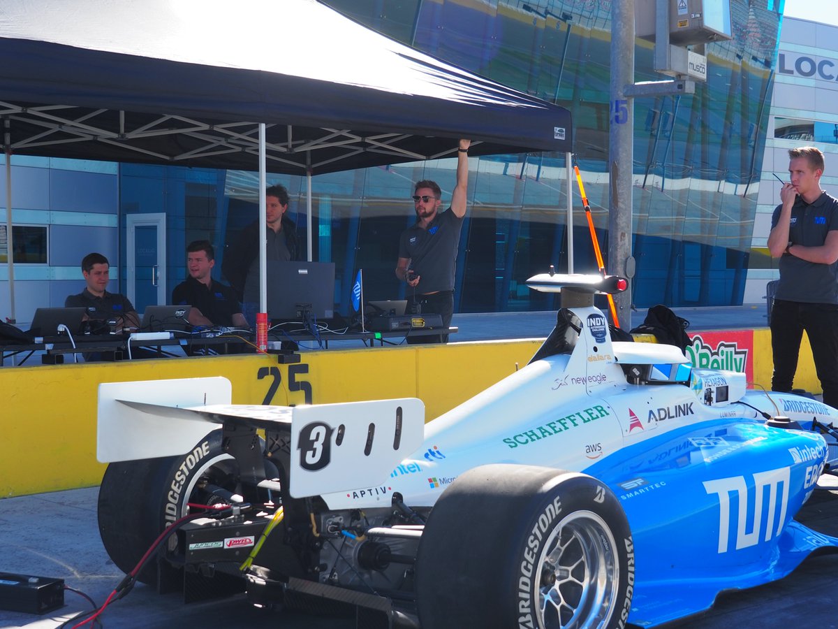 TU_Muenchen's tweet image. We wish our team &quot;TUM Autonomous Motorsport&quot; good luck at the #AutonomousChallenge @ #CES2022! They are competing today in Las Vegas with their #AIcontrolled race car. Follow the livestream starting at 9 pm (CET): indyautonomouschallenge.com #roborace #autonomousdriving #IAC2022