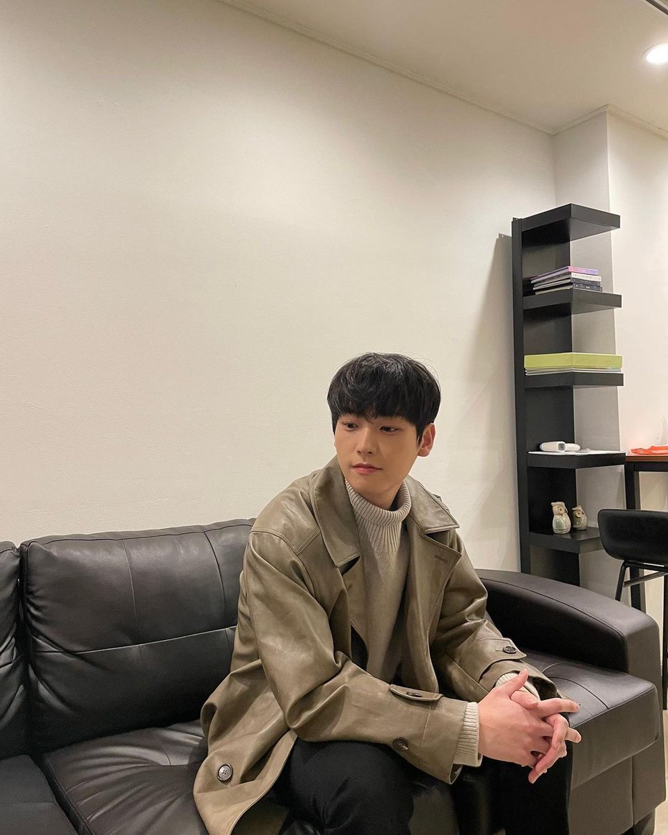 SF9ISK's tweet photo. I'm going for Double Trouble today! As you know, there are still a lot of performances to come, so be sure to tune in every Friday! I took a bunch of Instagram photos. The latest mirror selfie I shot, though, turned out to be the best. Haha https://t.co/kA1SzDOzT5