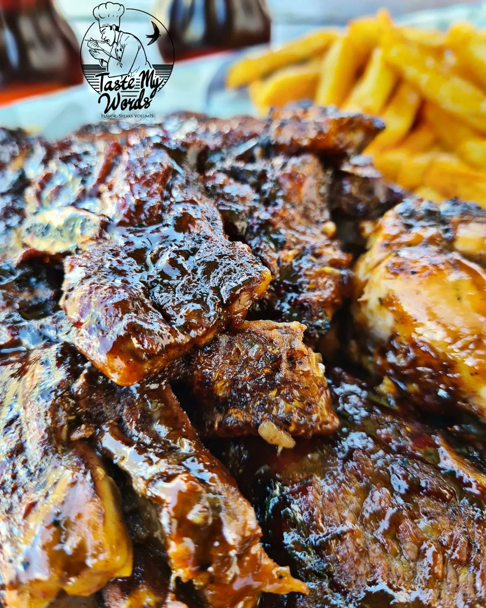 TasteMYWords1's tweet photo. MORE FIRE 😭🔥🔥🔥🔥

Happy new year everyone 🤪🙌🏾

300g shortrib 1leg quarter served with fries 😁
Grab two cold cocacola and share this meal with a buddy 🙃🤞🏽..
azishe Meat lovers 😜
#TastyExperience📍
taste_my_word ☺️
#DJSBU https://t.co/SqSYvdWtvY