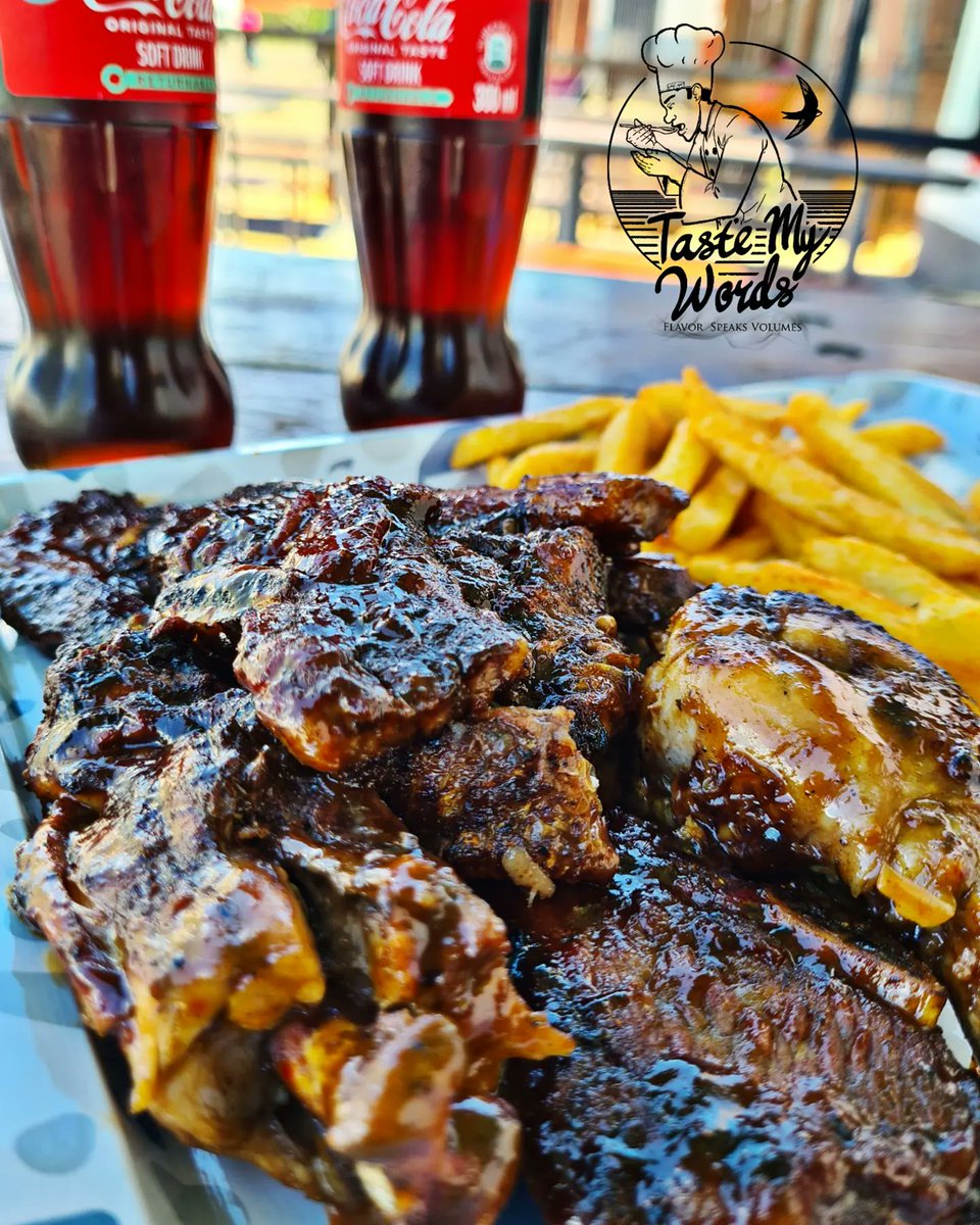TasteMYWords1's tweet photo. MORE FIRE 😭🔥🔥🔥🔥

Happy new year everyone 🤪🙌🏾

300g shortrib 1leg quarter served with fries 😁
Grab two cold cocacola and share this meal with a buddy 🙃🤞🏽..
azishe Meat lovers 😜
#TastyExperience📍
taste_my_word ☺️
#DJSBU https://t.co/SqSYvdWtvY