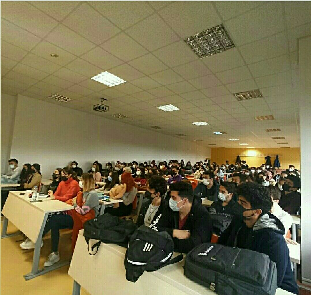 Kasvet58477468's tweet photo. #EğitimleDeğilÖlümleYüzYüzeyiz
Yüz yüze eğitimin zorluğunu öğrenci biliyor ve buna devam etmek istemiyoruz https://t.co/n5usqHIL9y