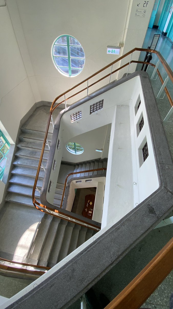 Chloelife_tw's tweet photo. 原來嘉義市美術館新蓋的玻璃建築,得到去年的台灣設計首獎!
旁邊的舊式建築是巴洛市建築,和台南林百貨是同一個日本建築設計師!
#Taiwan #Chaiyi #Art
#嘉義市美術館 https://t.co/nJA7SIKuQ8