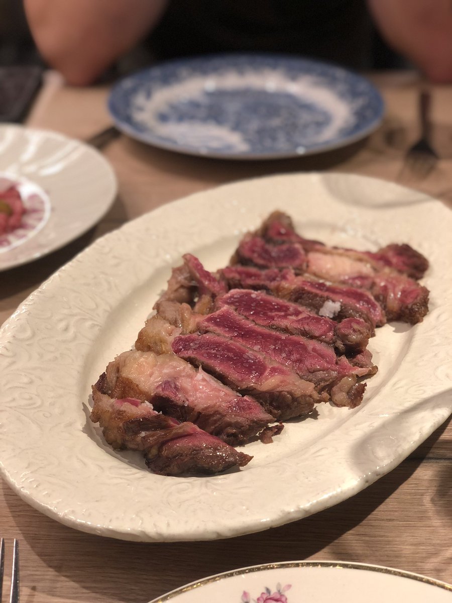 ¿Un “must” en Pamplona? #Hamabi sin duda alguna. Productazo, todo el mimo y experiencia, buenos vinos y una vajilla enamoradora.