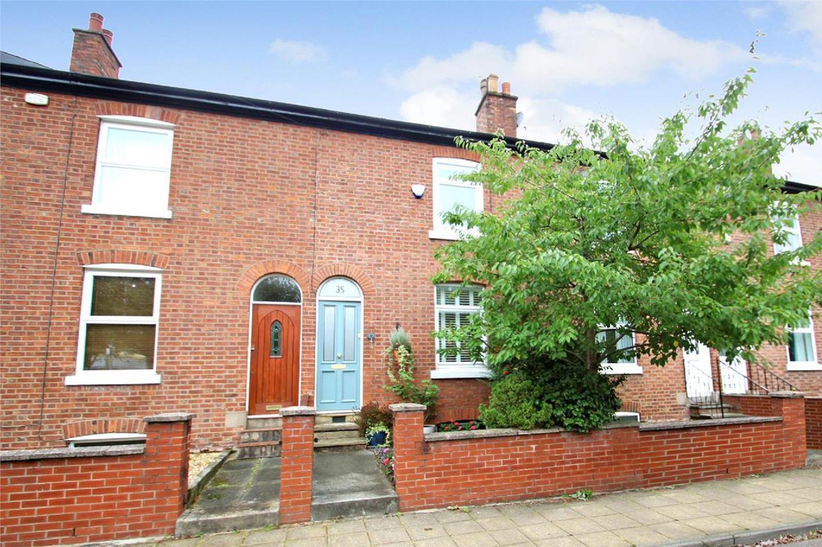 WatersonsEA's tweet photo. NEW!
Oakfield Street, #Altrincham - £350,000
A beautifully presented 2 Bedroom Victorian terraced property, ideally located for the town centre, market quarter and metrolink. 1077sqft. To arrange a #viewing ☎️01619416633 or via 📧hale@watersons.net #propertyforsale #estateagent https://t.co/15aR6DJFf8
