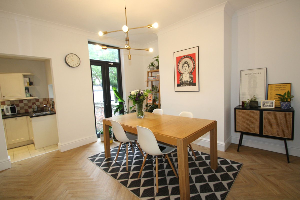 WatersonsEA's tweet photo. NEW!
Oakfield Street, #Altrincham - £350,000
A beautifully presented 2 Bedroom Victorian terraced property, ideally located for the town centre, market quarter and metrolink. 1077sqft. To arrange a #viewing ☎️01619416633 or via 📧hale@watersons.net #propertyforsale #estateagent https://t.co/15aR6DJFf8