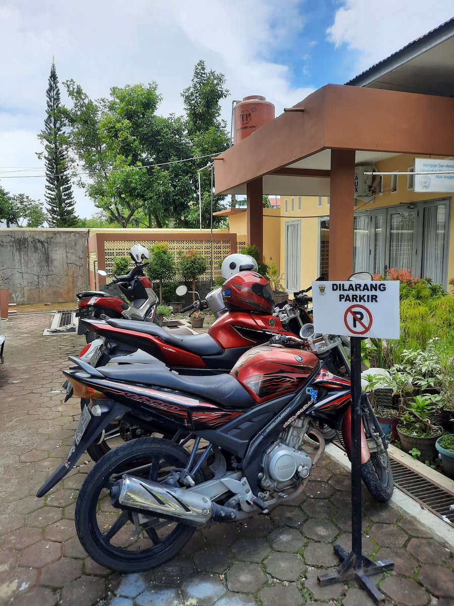 sharlashining_'s tweet photo. Salah satu puncak komedi di sekolah gw 😌 https://t.co/GmbDA0Ikar