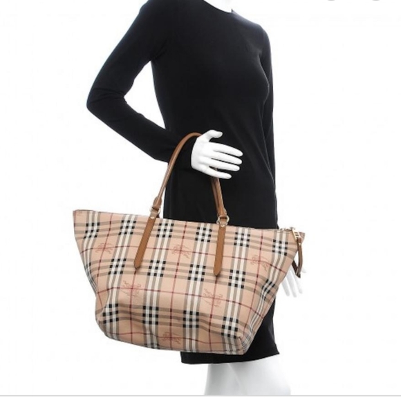 KathieW33451384's tweet photo. So good I had to share! Check out all the items I'm loving on @Poshmarkapp from @durba_chatter #poshmark #fashion #style #shopmycloset #marled #thacker #burberry: https://t.co/bpDiAJbGxm https://t.co/v3qJzfFhiU