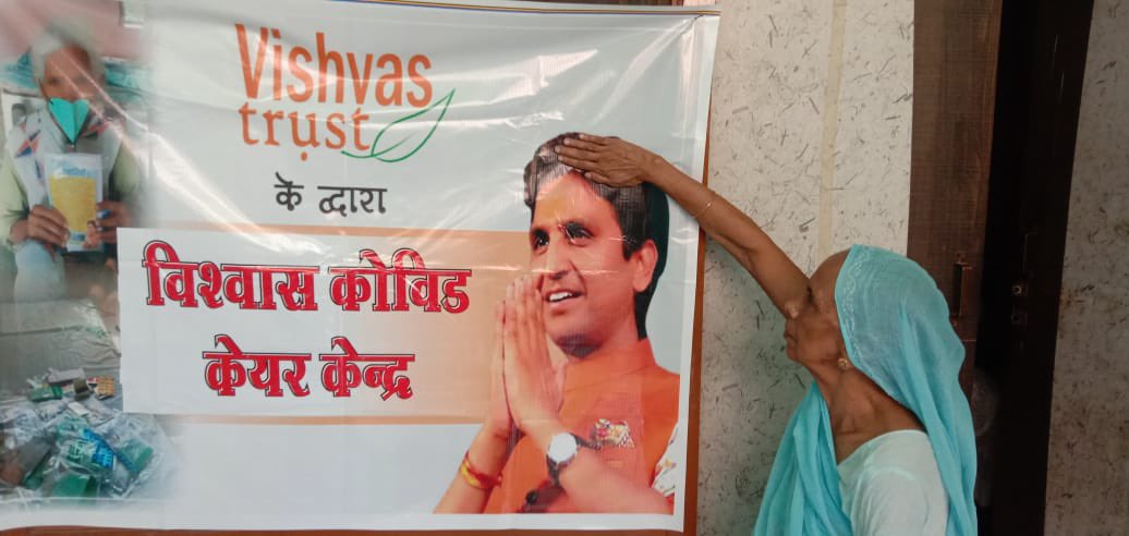 DrKumarVishwas's tweet photo. कोरोना की सम्मुख चुनौती को देखते हुए अगले 20 दिन के सभी शो स्थगित कर रहा हूँ।आयोजकों-श्रोताओं से क्षमा।वादा कि स्थिति सामान्य होते ही दुगुनी ऊर्जा के साथ प्रस्तुति दूँगा
तब तक आइए फिर कमर कसते हैं।पिछली लहर में भी कहा था,न मैदान छोड़ेंगे न पीठ दिखाएँगे,लड़ेंगे-जीतेंगे
जय हिंद🇮🇳💪🏼 https://t.co/nkuBtu4XTl