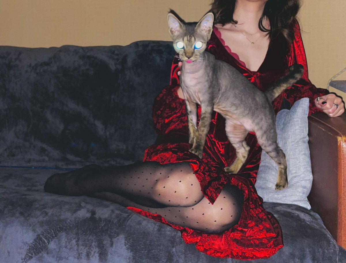 aren't you by lunarmare on #SoundCloud soundcloud.app.goo.gl/8GwCz3hCG4rkXK…