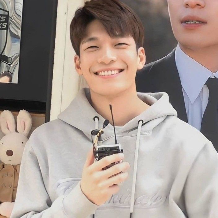 wihajoonfiles's tweet photo. that smile https://t.co/6QfCRheePo
