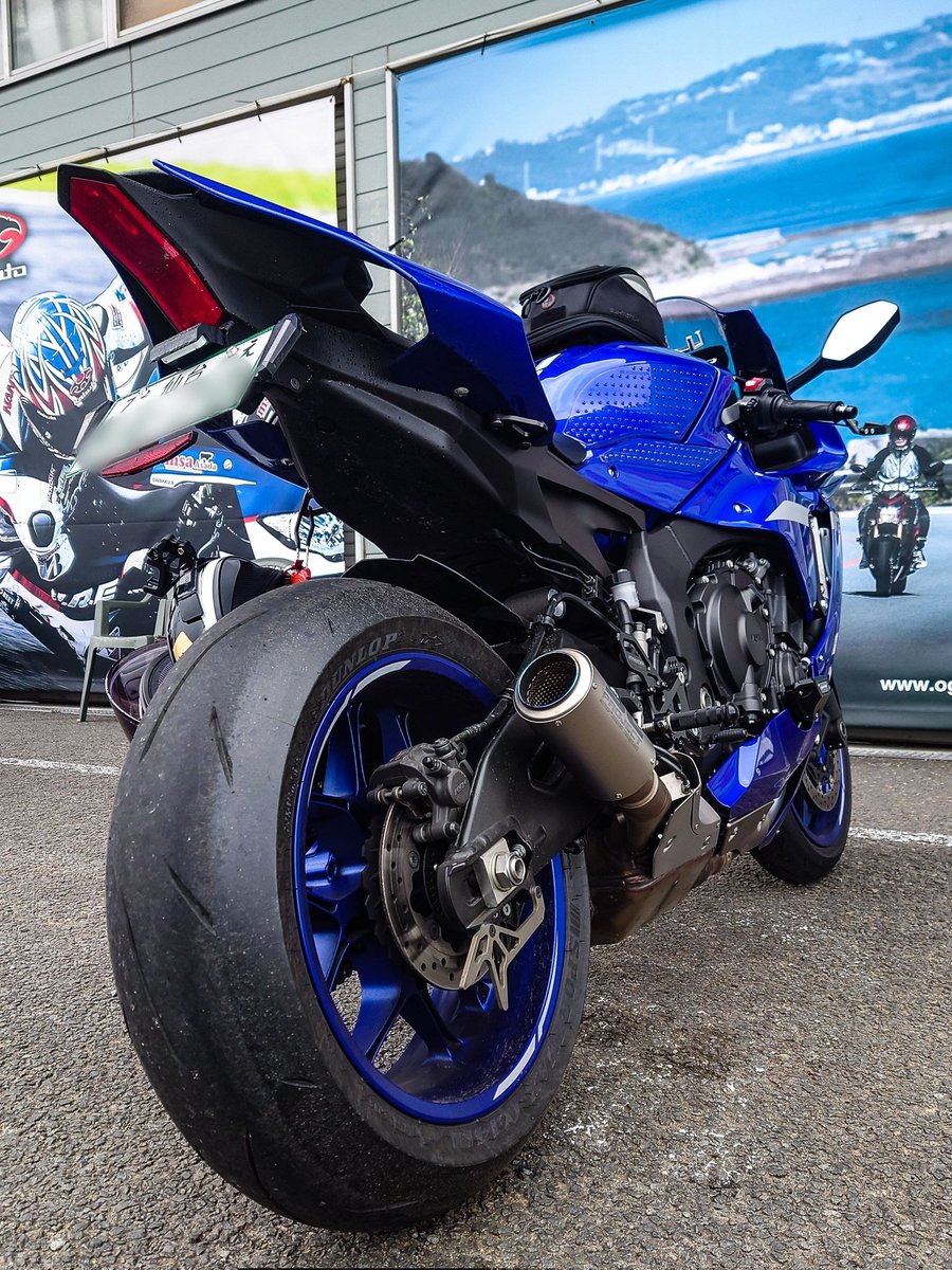 K_UE93's tweet photo. STDエキパイと #SCProject のスリップオンで利用可能な #MidPipe ✨約6kgの軽量化とほぼ全速度域での10PS、そして7〜8dBの音量アップ…チタンかステンレス迷う以前に、音量が2.5倍に上がるらしい事に腰が抜けました😅ﾁｰﾝ
#バイク好きと繋がりたい
#バイク乗りと繋がりたい
#YZFR1 #YAMAHA https://t.co/mDEy3EnQS9
