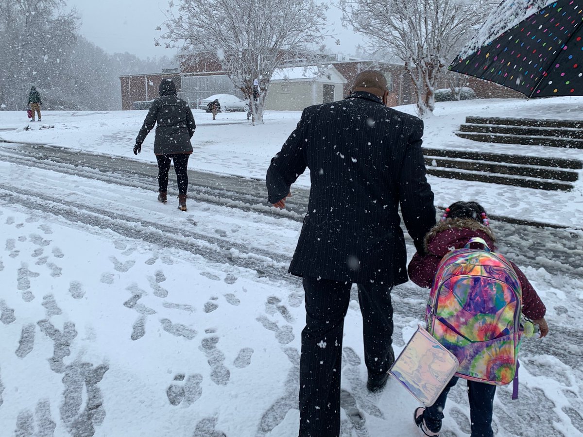 What a way it was to start the day as the new assistant principal <a href="/PinkstonPride/">Pinkston Street Elementary</a>   We are pleased to welcome David Cooper, assistant principal/mentor to the Tiger family.  #PinkstonStreet #Roaringconnections