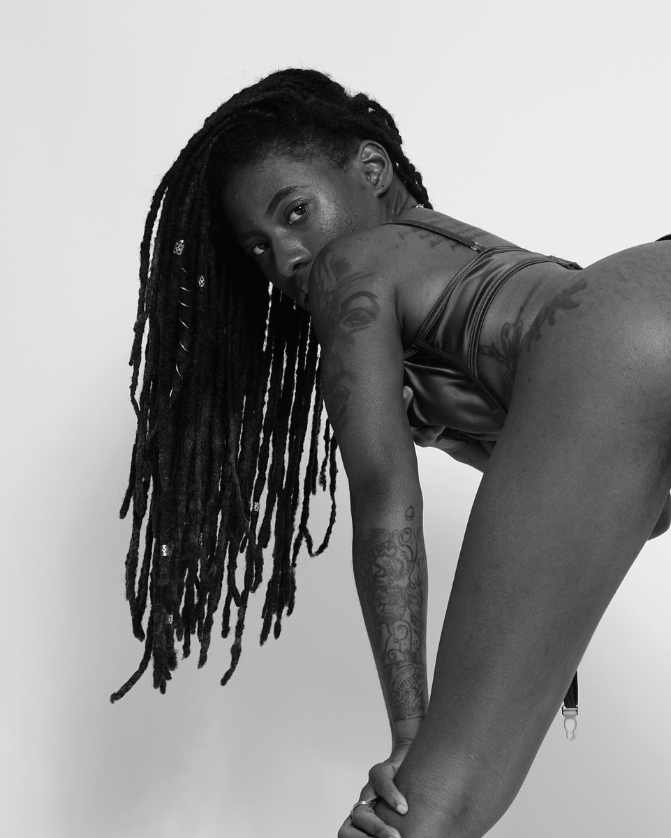 ThaGhettoFairee's tweet photo. https://t.co/FIWKhTfAFz #fashionmodel #tattoos #onlyfans #loccs https://t.co/1VqTx3414S