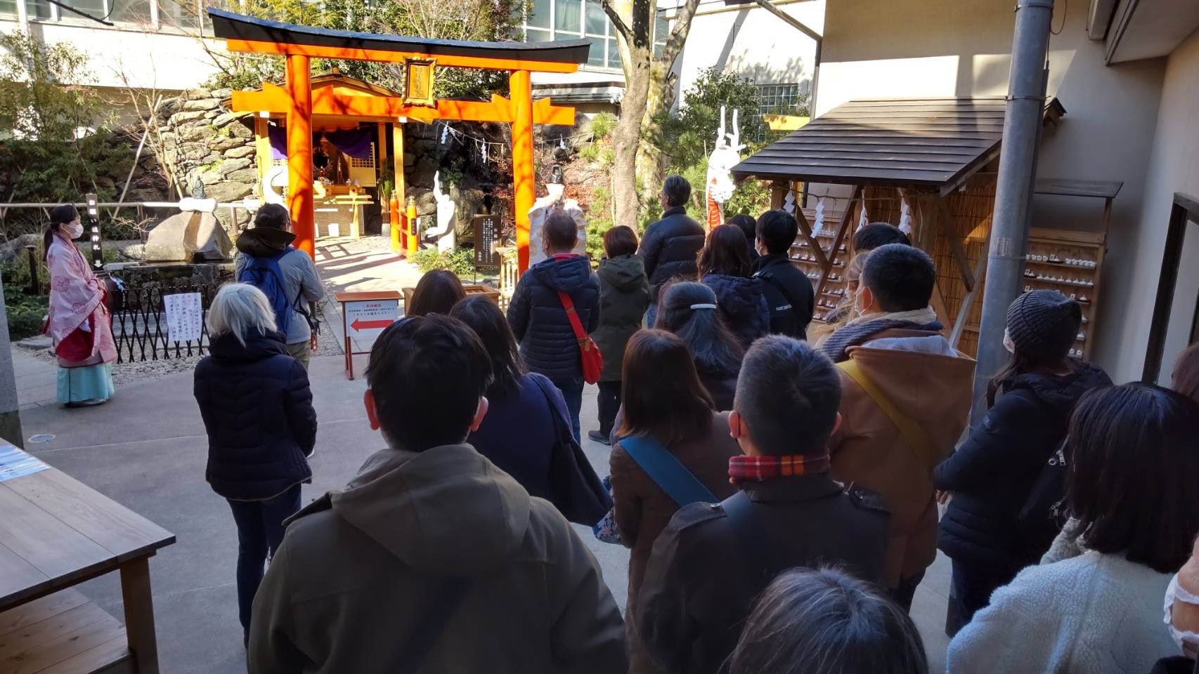 新潟総鎮守 白山神社 【公式】 | 4月20日日曜日花手水を新しく