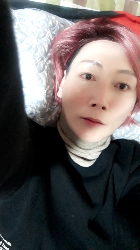 빨강머리 미영.
이 머리로 외출하기 쉽지 않네.
짧은머리는 편해서 좋아