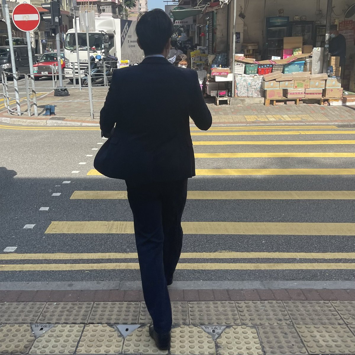 Suitguy1S's tweet photo. Nice suit guy https://t.co/gtCfT5mENn