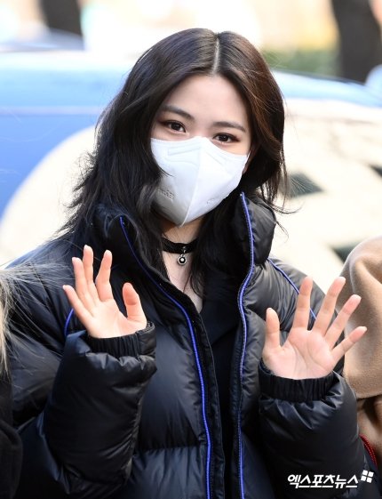 SRJ_Global's tweet photo. [PRESS] 220104 RYUJIN arrived to attend the recording of "Yu Huiyeol's Sketchbook" at KBS in Yeouido.

#ITZY #RYUJIN  #있지 #류진  #リュジン #申留真 https://t.co/9rds1yXhQH