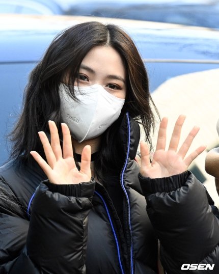 SRJ_Global's tweet photo. [PRESS] 220104 RYUJIN arrived to attend the recording of "Yu Huiyeol's Sketchbook" at KBS in Yeouido.

#ITZY #RYUJIN  #있지 #류진  #リュジン #申留真 https://t.co/9rds1yXhQH