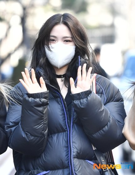 SRJ_Global's tweet photo. [PRESS] 220104 RYUJIN arrived to attend the recording of "Yu Huiyeol's Sketchbook" at KBS in Yeouido.

#ITZY #RYUJIN  #있지 #류진  #リュジン #申留真 https://t.co/9rds1yXhQH