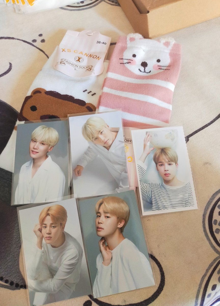 trshdgrn's tweet photo. Yay! Received na po, thank you unnie @yannaduuu for safe and fast delivery esp for the freebies. Need na need ko pa naman ng socks today 💜💜💜

#IWasMerchmerized https://t.co/tFBkKZycBV