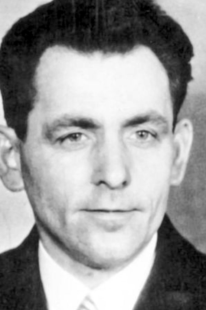 Letnapark's tweet photo. GUTEN MORGEN!

Man muss machen, was richtig ist.
Ich bin ein freier Mensch gewesen. 

Georg #Elser *4.1.1903 – 9.4.1945 KZ #Dachau 
Wenn der Mensch nicht frei ist, stirbt alles ab. 

Ich hab den Krieg verhindern wollen.
[#Haasis @EditionNautilus #Spreeufer] https://t.co/HU9s6e2g8V