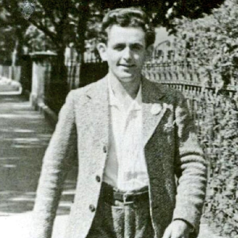 Letnapark's tweet photo. GUTEN MORGEN!

Man muss machen, was richtig ist.
Ich bin ein freier Mensch gewesen. 

Georg #Elser *4.1.1903 – 9.4.1945 KZ #Dachau 
Wenn der Mensch nicht frei ist, stirbt alles ab. 

Ich hab den Krieg verhindern wollen.
[#Haasis @EditionNautilus #Spreeufer] https://t.co/HU9s6e2g8V