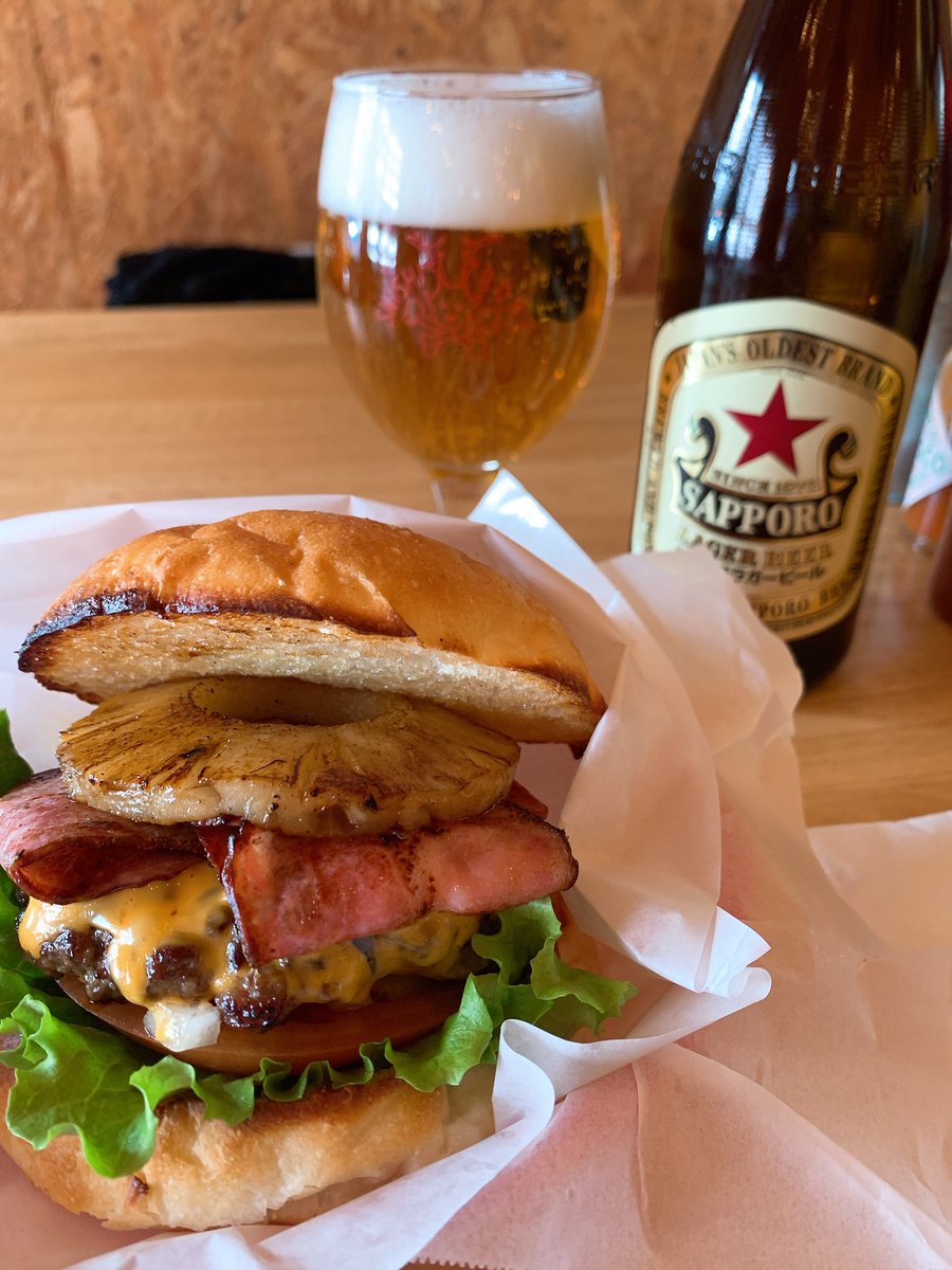 a_a_taro's tweet photo. 本日の #本八幡ランチ
「#SHISHIBONE2」さん🍔
ベーコンパインバーガーにチーズトッピング🍔
ビールは赤星⭐️
もはや昼から最高しかない🤩
#本八幡 #本八幡グルメ #本八幡ハンバーガー #シシボーン2 #burgerattack #サッポロビール #赤星ラベル #ウマすぎる https://t.co/dGDtw9nWpO