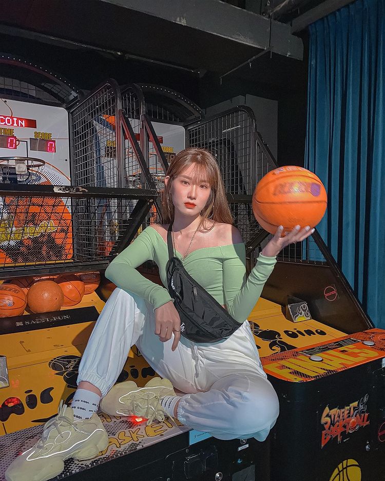 Yuri_Lingo_o's tweet photo. Fun time at Arcade !! Let go Wa da da da 🌟
#BALLBOUNCE #basketball #throwingball 🏀🏀 https://t.co/fFlWRu51sM
