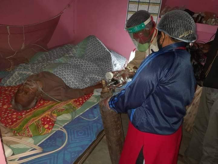 At a time, when the TMC government is busy in festivities, amid increase in daily spike of new covid cases in West Bengal, the Red Volunteers are helping out covid patients and saving lives. 
#RedVolunteers