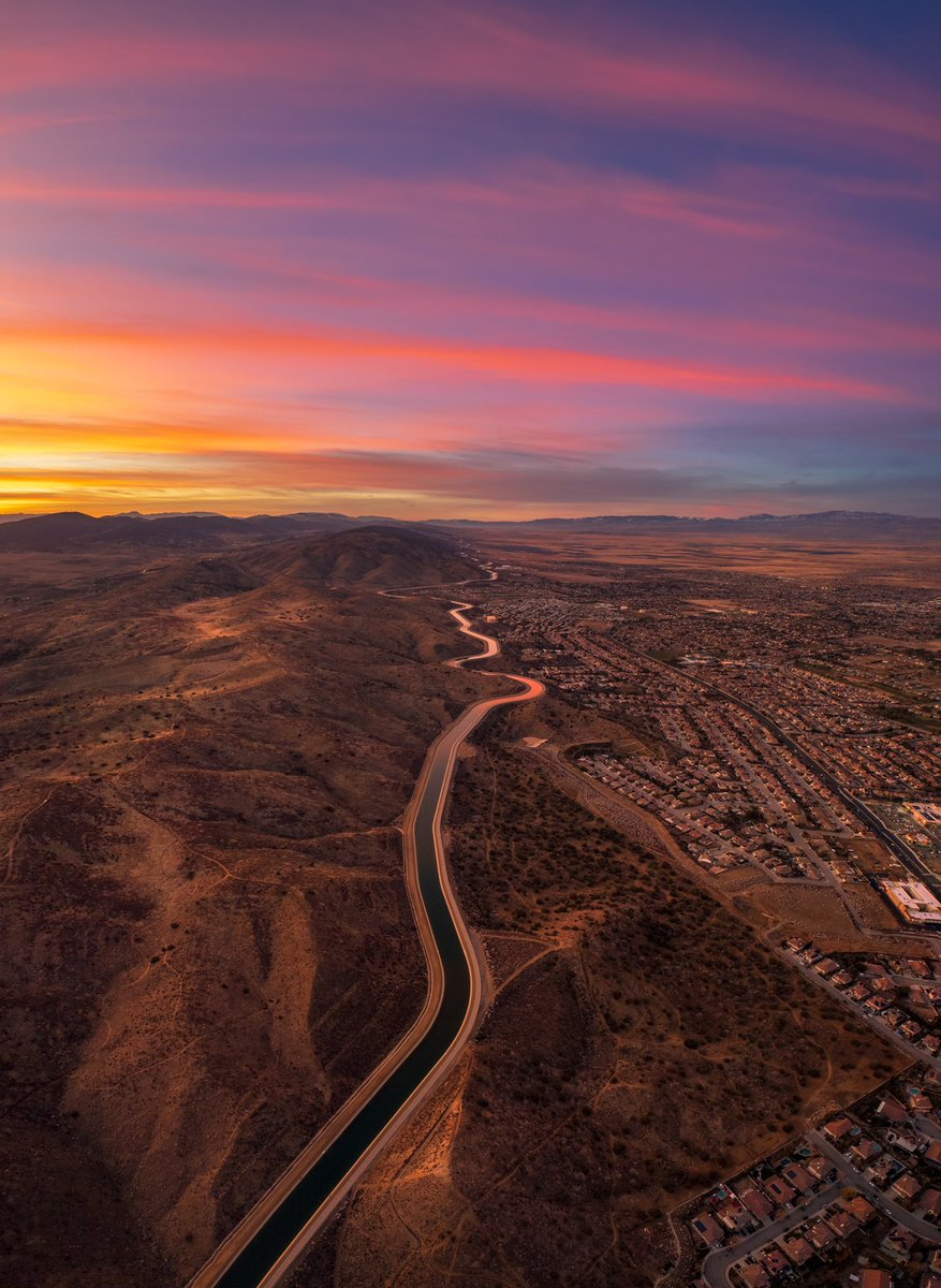 ChrisBalladarez's tweet photo. Tonight’s sunset in Palmdale, California https://t.co/ZCKuWBDIMc