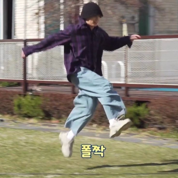 bts_hobiness's tweet photo. How to make a jungkook biased cry : a devastating thread https://t.co/Y74kbmEOoy
