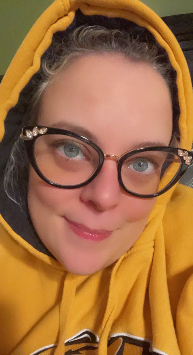 DrJGiddensRN's tweet photo. #hoodies ❤️❤️❤️❤️ #realsizebeauty #realme #loveglam #lovereal I’m the #wholething … #WhoAreYou @TwitterMedia #brainispower #DeepSpaceNine https://t.co/AcuM2hG2lO