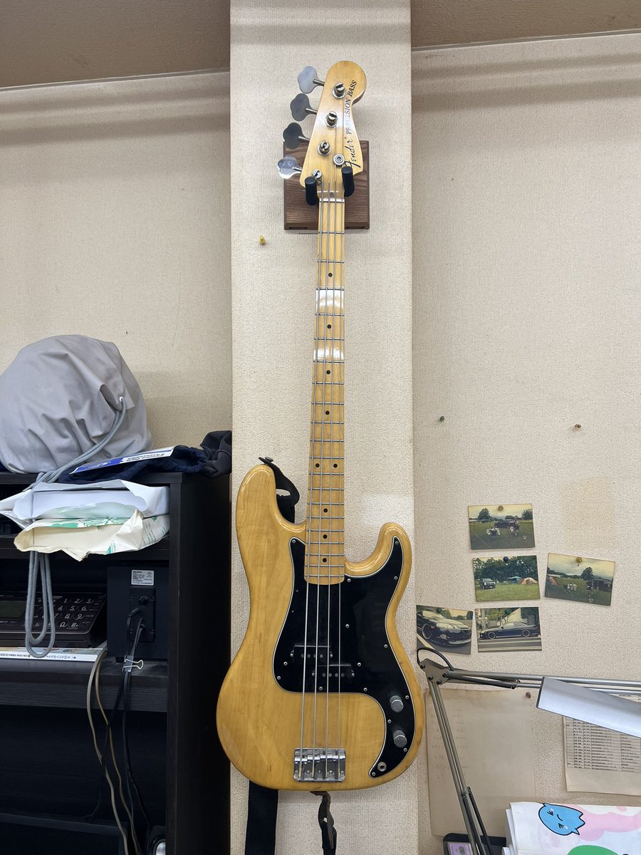 SUZUKING_1400's tweet photo. 弟に貸してた小さいギターアンプとプレベを返してもらいました！
暇だしエレキギター練習しようかな〜♬
#Marshall
#LEAD15
#Fender
#PRECISIONBASS https://t.co/M6XuxJ1m0E