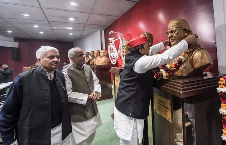 समाजवादी पार्टी प्रदेश कार्यालय लखनऊ के लोहिया सभागार में लोकबंधु राजनारायण जी को श्रद्धांजलि अर्पित करते हुए माननीय श्री अखिलेश यादव जी, राजेंद्र चौधरी जी व समाजवादी पार्टी मजदूर सभा के पूर्व प्रदेश अध्यक्ष राम गोपाल पुरी जी ।

Admin