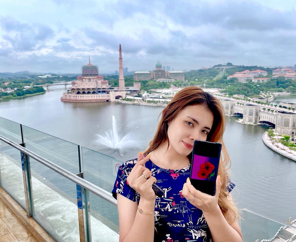 Hi lovely people..
#bunga hati ku 5 will be on market tonight..
do support me and show some love..💕💕
app.pentas.io/nft/166589

#pentasio #NFTdrop #NFTCommunity #nftcolllectors #nftmalaysia
