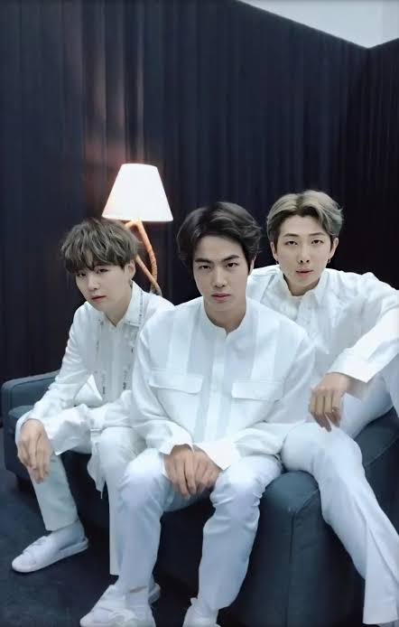 BangtanINDIA's tweet photo. Glad that all 3 of them have recovered well and are finally out of quarantine now 💜

#BTS @BTS_twt #방탄소년단 https://t.co/By373HJ9mg