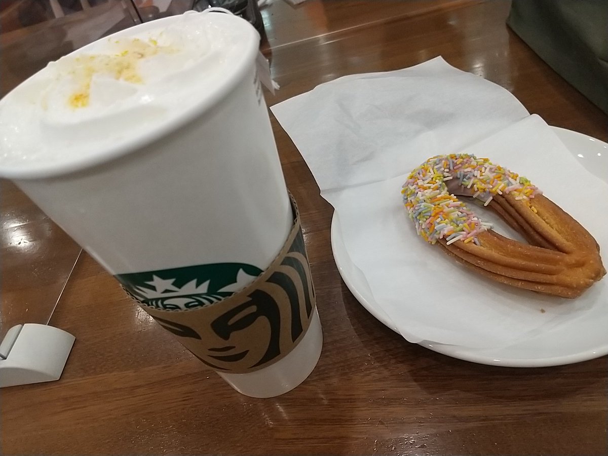 bts7_hitkik13's tweet photo. 2022年一発目のスタバ❤️
#ウーロンmeetsシトラスティーラテ Venti❤️with クリスピーストロベリーチュロ💜
薄っすらボラへカラーに惹かれて即決(笑)
ストラスティーとウーロン茶ってすごい意外な組み合わせ❤️
ㅎㅎこちらでもチョロヲタです🤭✨
#starbukscoffee #スタバカ https://t.co/bdpy5jq9oi