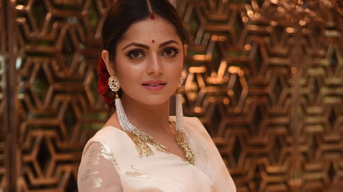 Actor Drashti Dhami tests positive for COVID-19, under home quarantine newsd.in/actor-drashti-…