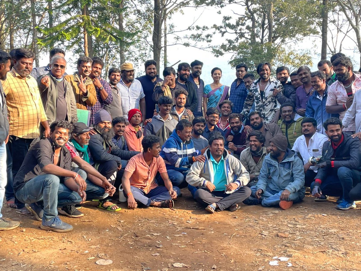 spp_media's tweet photo. The team of our actors #RKSuresh & #VidyaPradeep upcoming movie #Vattakhanal has wrapped up the first schedule! #SPPMedia wishes the entire team, all success!๐
@studio9_suresh
@vidya_pradeep01
@PRO_Priya @spp_media https://t.co/4BpPvLlYv5