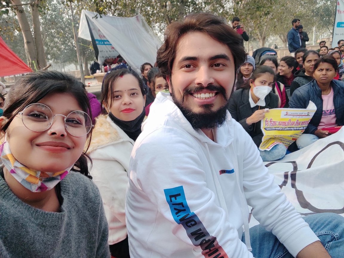 J_yduvnsi15's tweet photo. रीयल हीरो❤️🙏🏽
@RohitVaidwan25
 Sir
पहली बार ऐसा लगा कि हम अकेले नहीं है हमारे गुरु हमारे साथ है दिल से शुक्रिया सर जितना भी कहूं उतना कम है सच में बहुत बहुत शुक्रिया।🙏🏽
एक ही दिल है सर कितनी बार जीतोगे।❤️❤️
#97000_नई_शिक्षक_भर्ती_जारी_करो https://t.co/u6asEdSw6D
