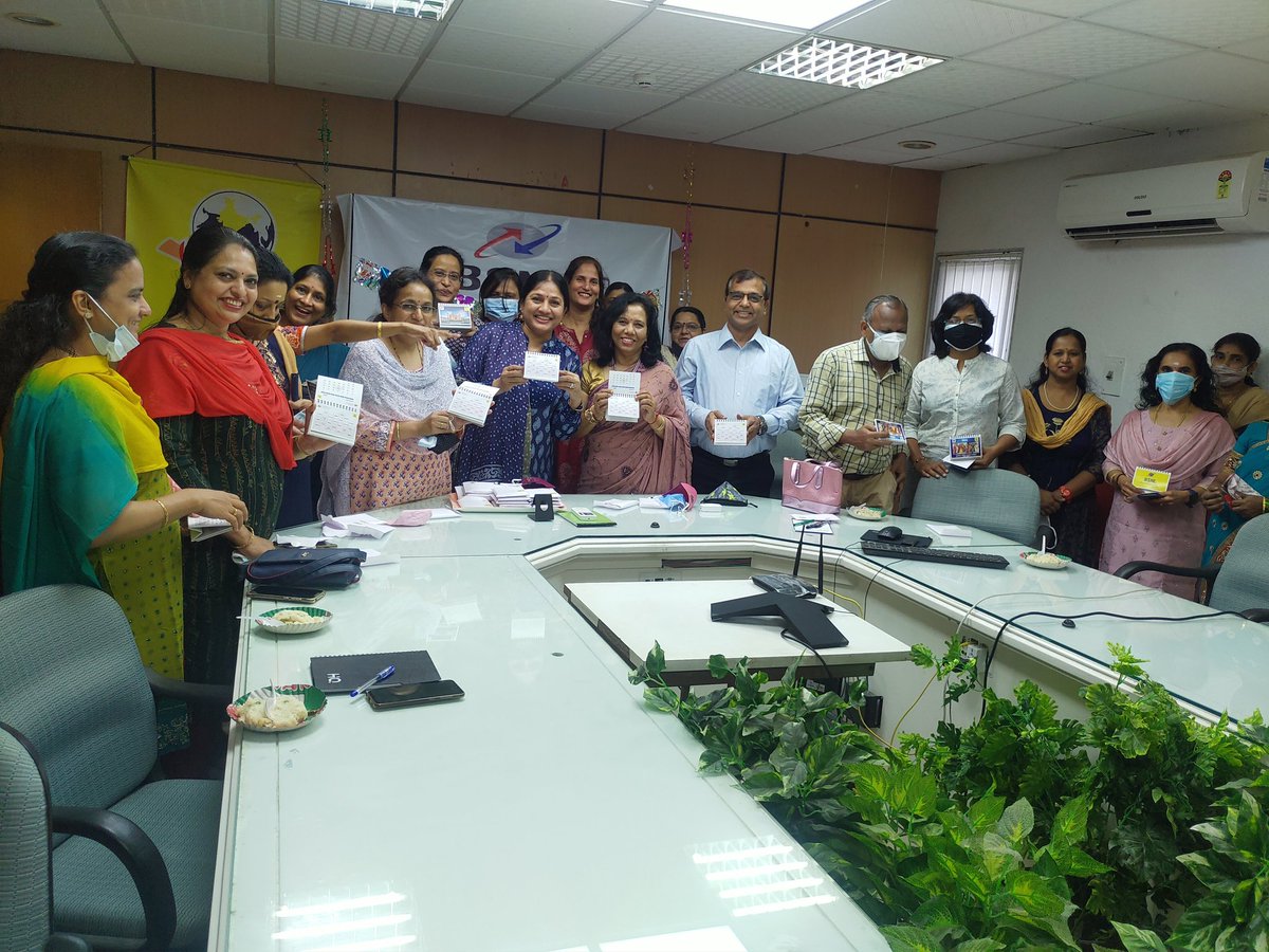 RashmiSharma_25's tweet photo. Launch of TWWO Mumbai calender  with Maharashtra tourism theme on 3rd Jan 2022 @Sandyamruta @Hitlermom @SaraswatiHebbar @asbhonge https://t.co/lXSCsLEczy