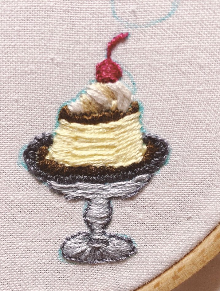sayappeppe's tweet photo. プリンを刺繍した。喫茶店で出てくるやつ！ https://t.co/eJW3goQebZ