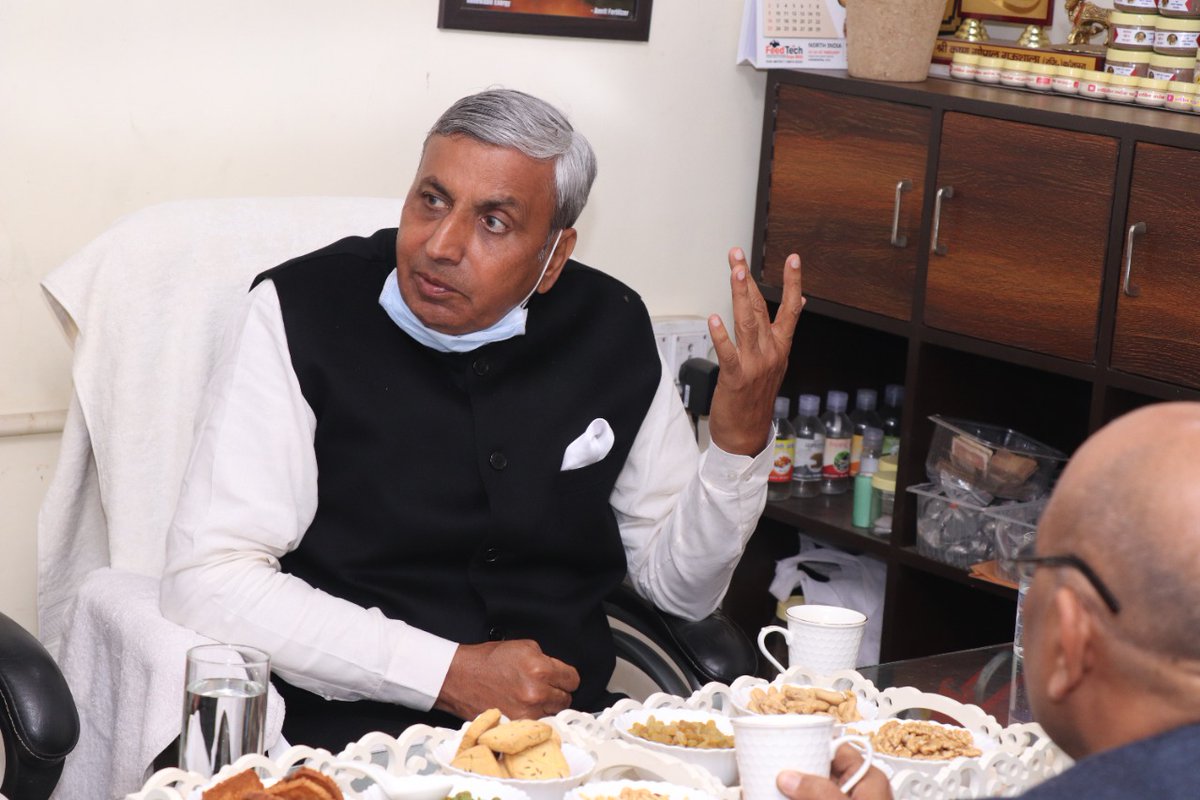 AmritFertilizer's tweet photo. @JPDALALBJP @SharwanKumarBjp   visited @AmritFertilizer new biogas project in karnal haryana will manage 200 tons of solid waste management per day which produce 5000 cum meter biogas or CBG per day. they appreciate our work that converting cow dung to wealth &amp; feel amaze https://t.co/eNf5nkhkEz