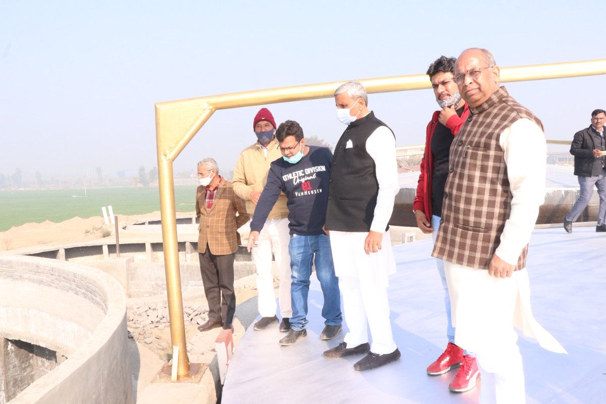 AmritFertilizer's tweet photo. @JPDALALBJP @SharwanKumarBjp   visited @AmritFertilizer new biogas project in karnal haryana will manage 200 tons of solid waste management per day which produce 5000 cum meter biogas or CBG per day. they appreciate our work that converting cow dung to wealth &amp; feel amaze https://t.co/eNf5nkhkEz
