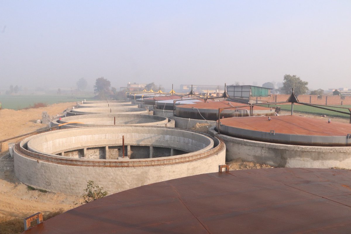 AmritFertilizer's tweet photo. @JPDALALBJP @SharwanKumarBjp   visited @AmritFertilizer new biogas project in karnal haryana will manage 200 tons of solid waste management per day which produce 5000 cum meter biogas or CBG per day. they appreciate our work that converting cow dung to wealth &amp; feel amaze https://t.co/eNf5nkhkEz