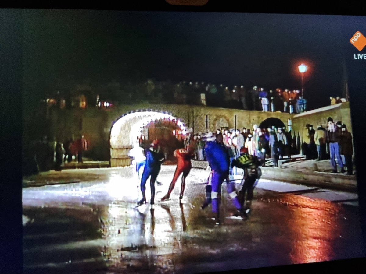 Lekker een dagje #Elfstedentocht kijken! Ben zo benieuwd of Hulzebosch de sprint dit keer wel wint... #jeugdsentiment #NOSnl